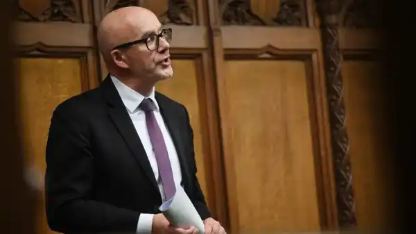 Ein britischer Abgeordneter hat vorgeschlagen, Kryptowährungsspenden an Politiker zu verbieten.