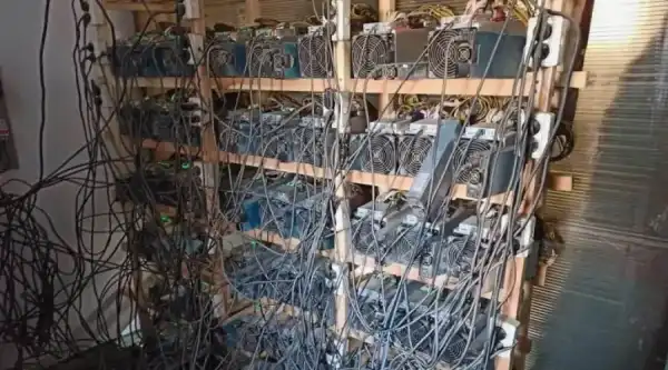 In der Region Krasnojarsk wurde ein Ingenieur beschuldigt, auf Kosten eines Unternehmens Bergbau betrieben zu haben. В Красноярском крае инженера обвинили в майнинге за счет предприятия