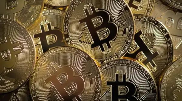 Die Firma eines ehemaligen Trump-Beraters verkaufte Bitcoin mit hohem Verlust.